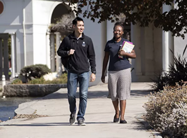 Students walking around Lake Merritt 