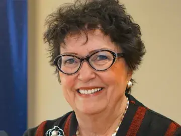  Professor Pamela Minarik 