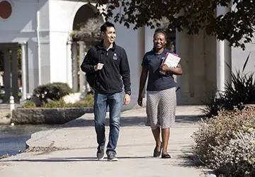 Students walking around Lake Merritt 