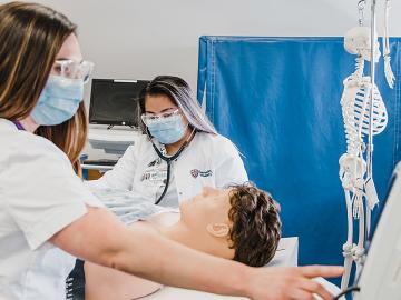BSN students in the HSSC simulation lab