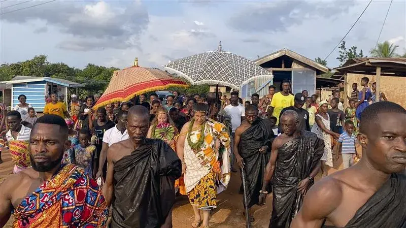 Carmen Ward-Sullivan and residents of Kingdom of New Sawereso Seinuah, Ghana dressed in traditional clothing.